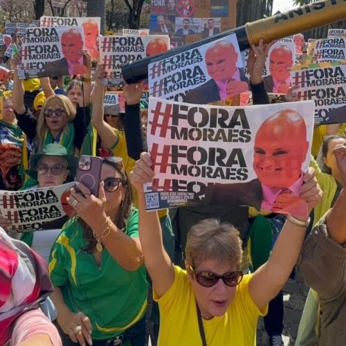 Manifestantes gritam “Fora, Moraes” em ato de apoio a Bolsonaro em Belo Horizonte