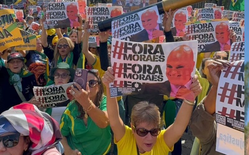 Manifestantes gritam “Fora, Moraes” em ato de apoio a Bolsonaro em Belo Horizonte