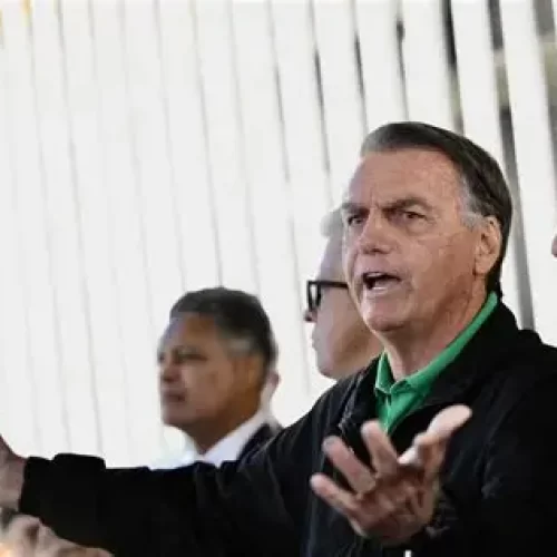 Após escândalo midiático, perícia conclui que pen drive apreendido em banheiro de Bolsonaro não tinha relevância